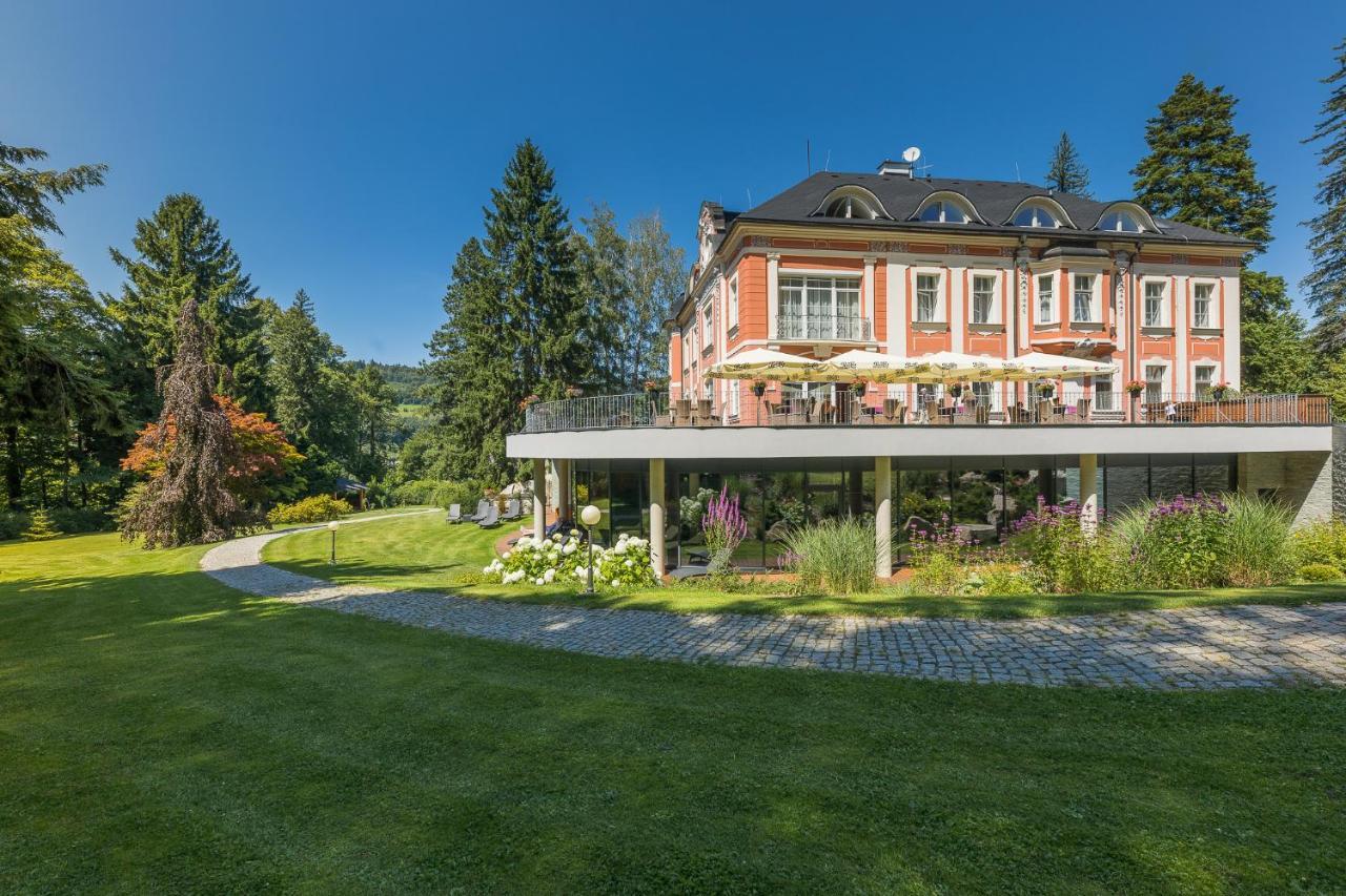 Wellness&Spa hotel Villa Regenhart Jeseník Exterior foto
