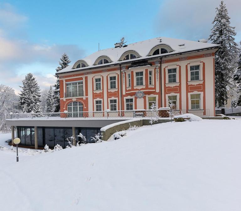 Wellness&Spa hotel Villa Regenhart Jeseník Exterior foto